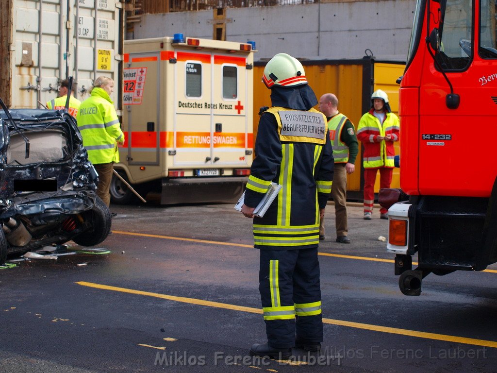 VU PKW unter LKW A 1 Rich Dortmund Koeln West AS Loevenisch P145.JPG